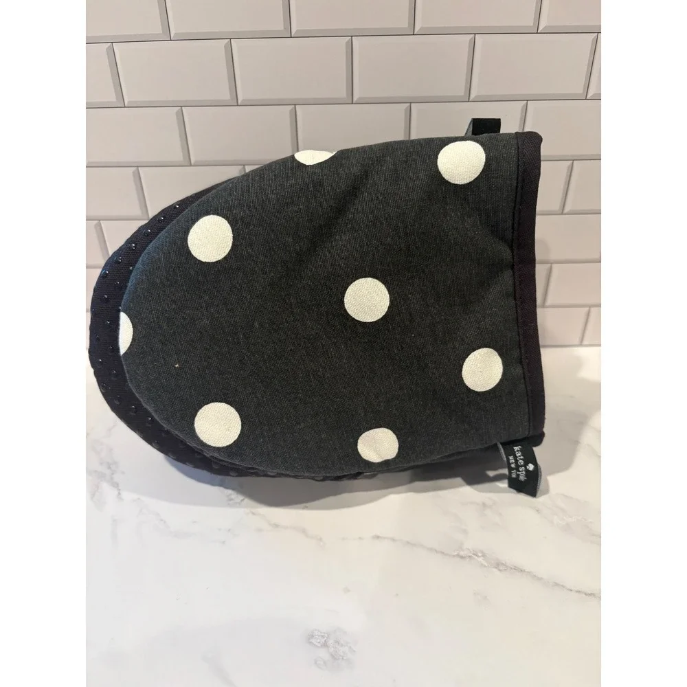 Kate Spade New York Mini Mitts Set of 2 Black White Polka Dot Silicone Grip NEW
